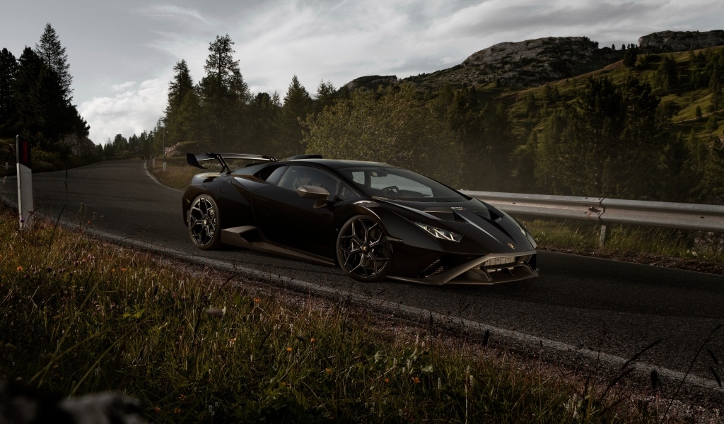 Черный быстрый автомобиль Lamborghini Huracán STO