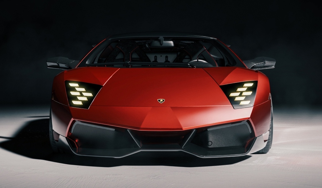 Вид спереди на красный автомобиль  Lamborghini Murcielago