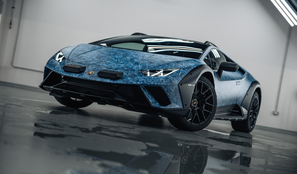Автомобиль Lamborghini Huracán  в здании