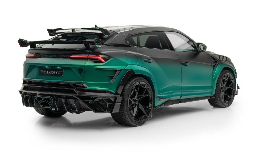 Вид сзади на автомобиль Lamborghini Urus Mansory Venatus S