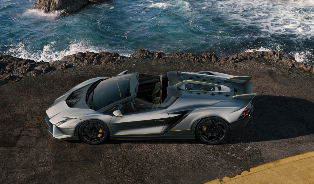 Серебристый автомобиль Lamborghini Autentica 2024  года вид сверху