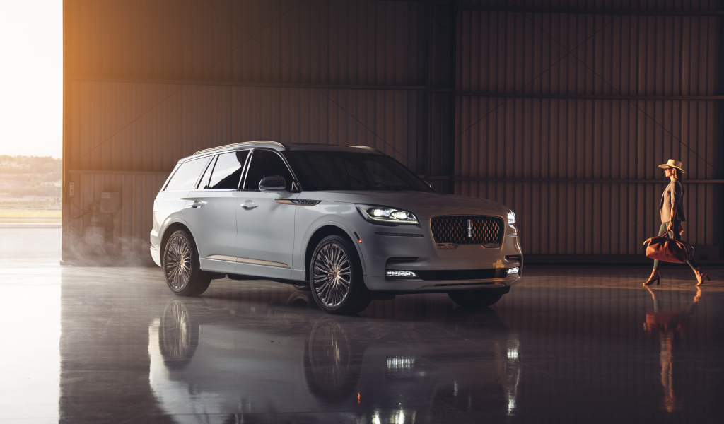 Большой Lincoln Aviator Shinola Concept 2022