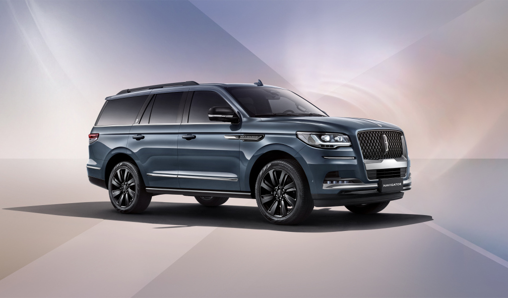 Большой автомобиль Lincoln Navigator 100th Anniversary