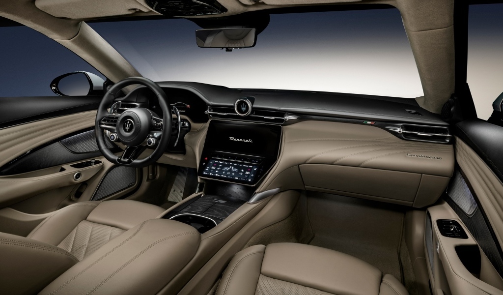 Кожаный салон автомобиля Maserati GranTurismo Modena 2023 года
