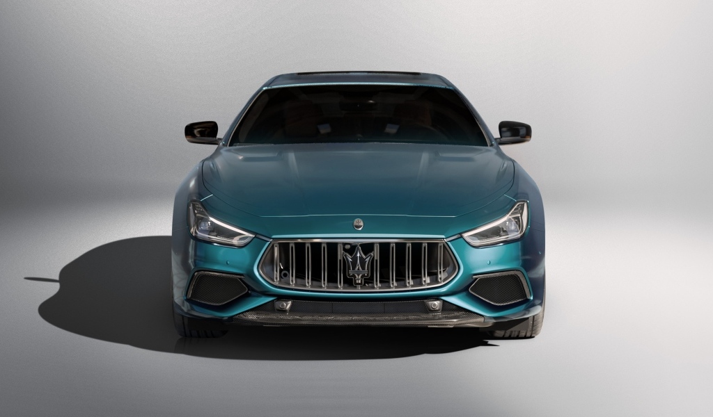 Вид спереди на автомобиль Maserati Ghibli 334 Ultima 2023 года