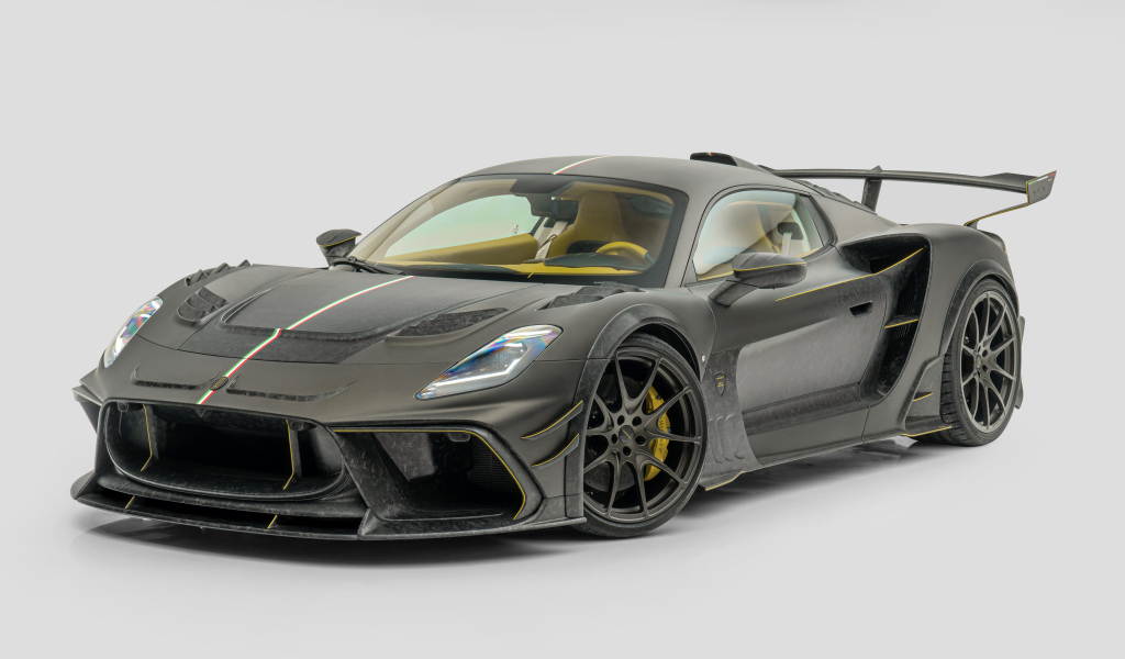 Автомобиль Mansory Maserati MC20 Coupé  на сером фоне