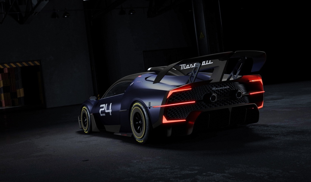 Вид сзади на автомобиль Maserati MCXtrema 2024 года