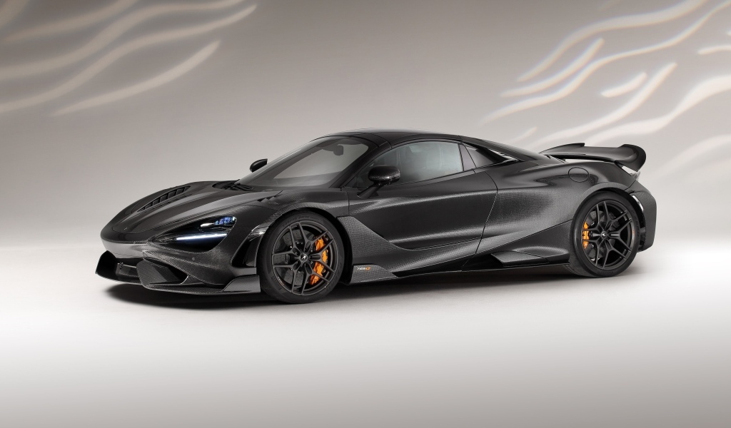Черный автомобиль McLaren 765LT Spider Carbon