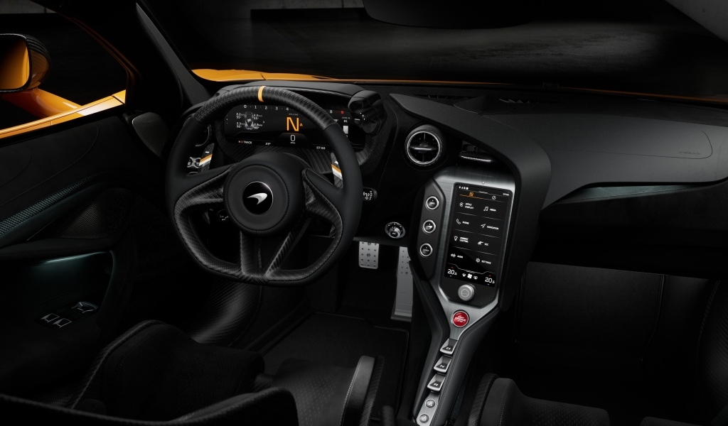 Черный салон автомобиля McLaren 750S 60th Anniversary Edition