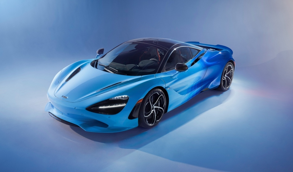 Синий спортивный автомобиль McLaren MSO 750S