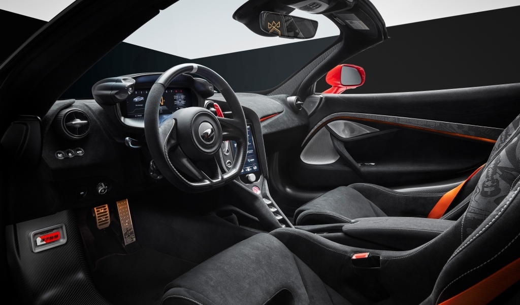 Дорогой салон автомобиля McLaren 750S