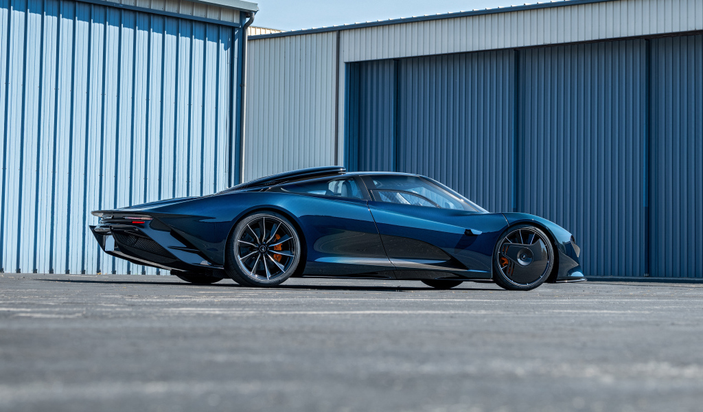 Стильный быстрый автомобиль McLaren Speedtail