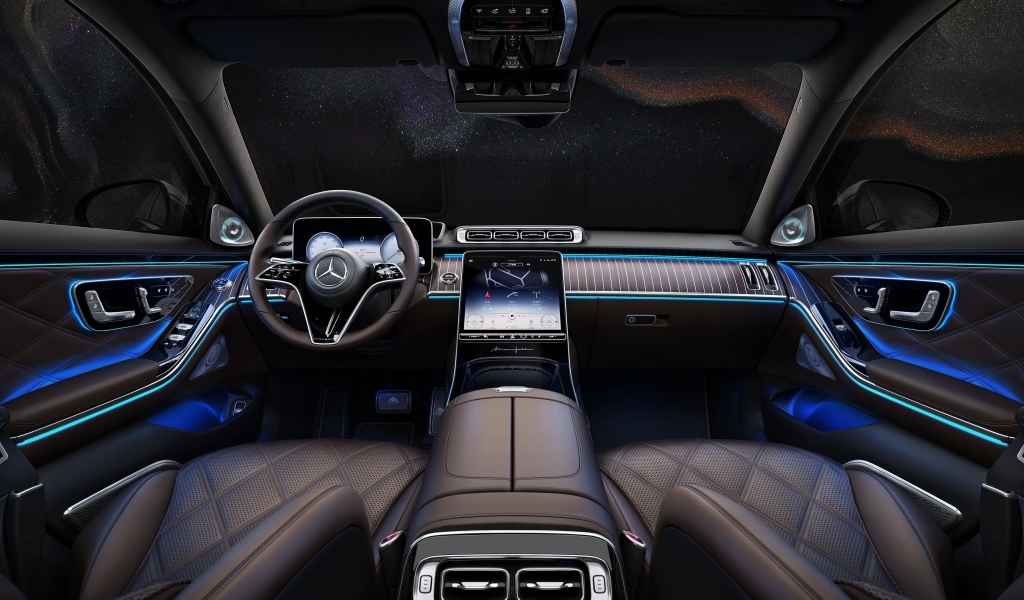 Черный кожаный салон автомобиля Mercedes MAYBACH S 680 4MATIC