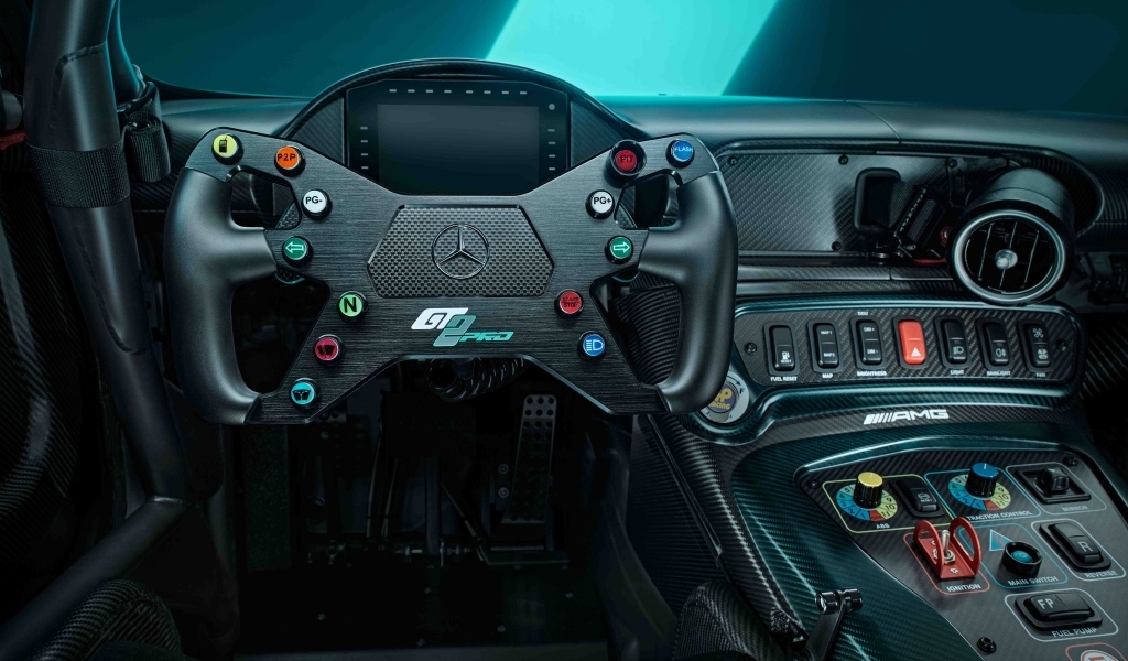 Салон автомобиля Mercedes-AMG GT2 PRO