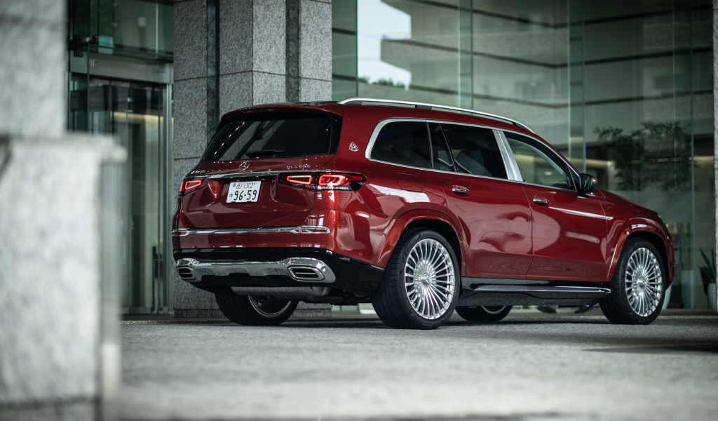 Красный внедорожник Mercedes-Maybach GLS 600 4MATIC 2021 