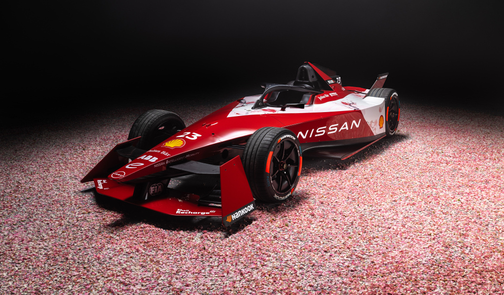 Гоночный автомобиль Nissan E-4ORCE 04