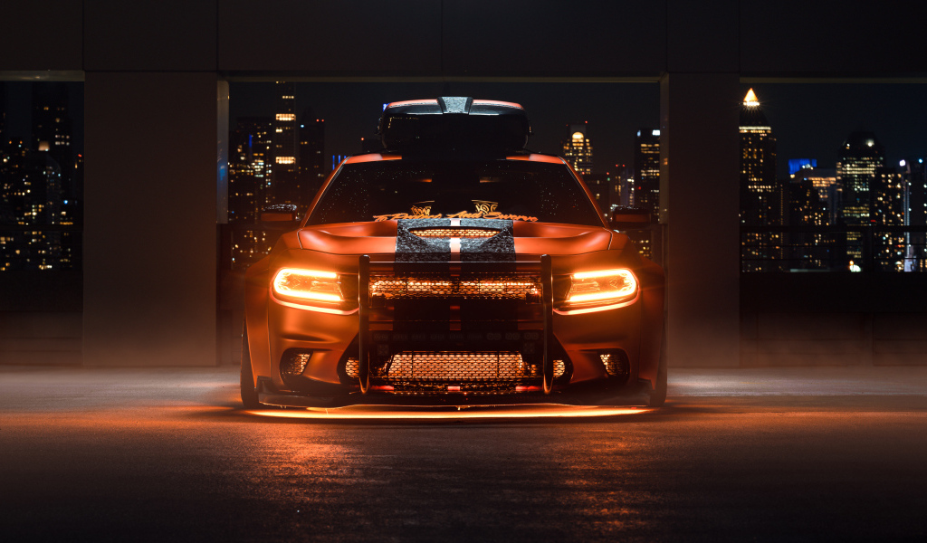 Вид спереди на автомобиль Dodge Charger