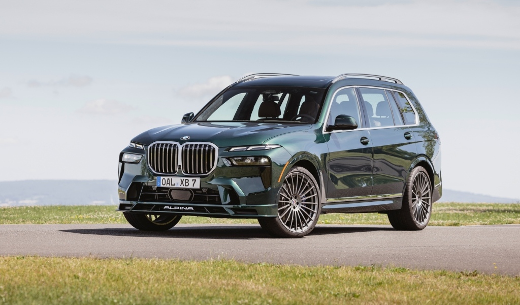 Новый автомобиль Alpina XB7 2023 года
