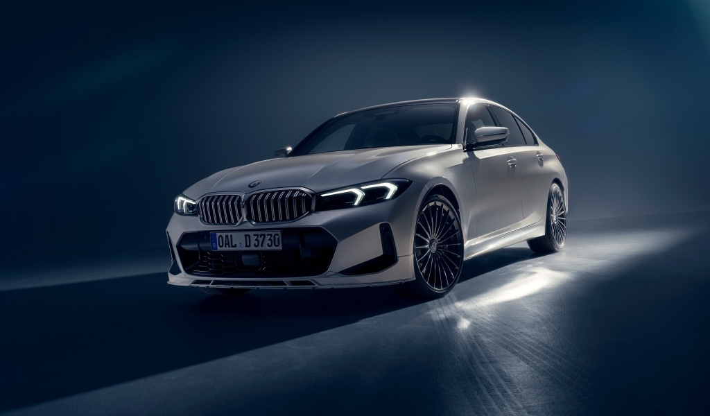 Серебристый автомобиль Alpina D3 S Limousine 2022