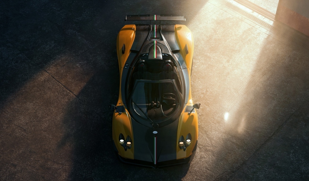 Вид сверху на автомобиль Pagani Zonda Cinque