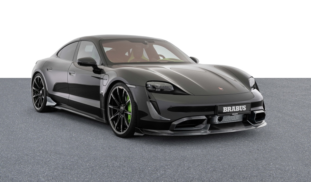 Черный Porsche Taycan Turbo S 2023 года