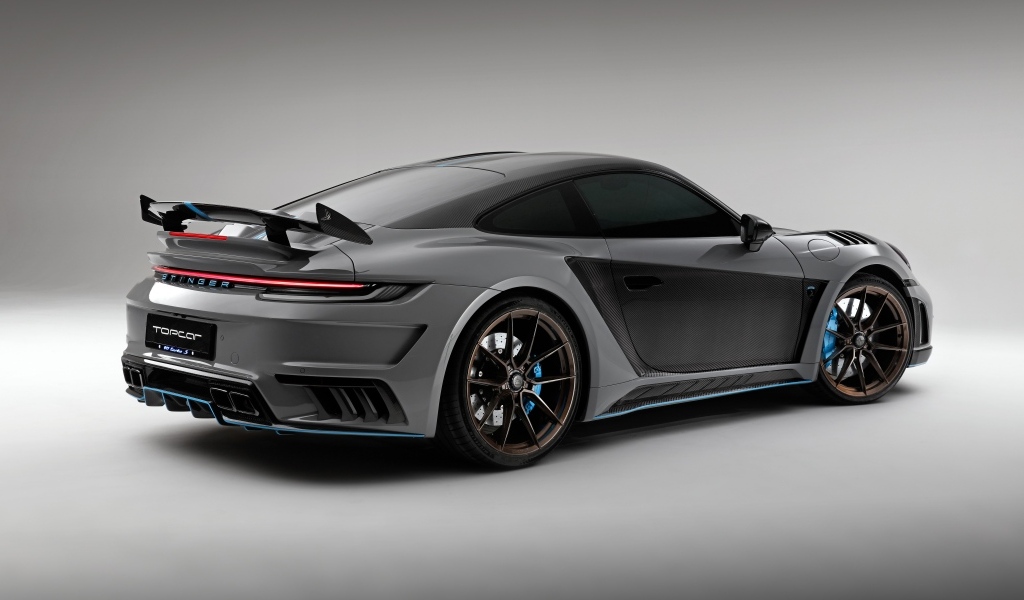 Серый спортивный Porsche 911 Turbo S Stinger GTR 3 2023 года вид сзади