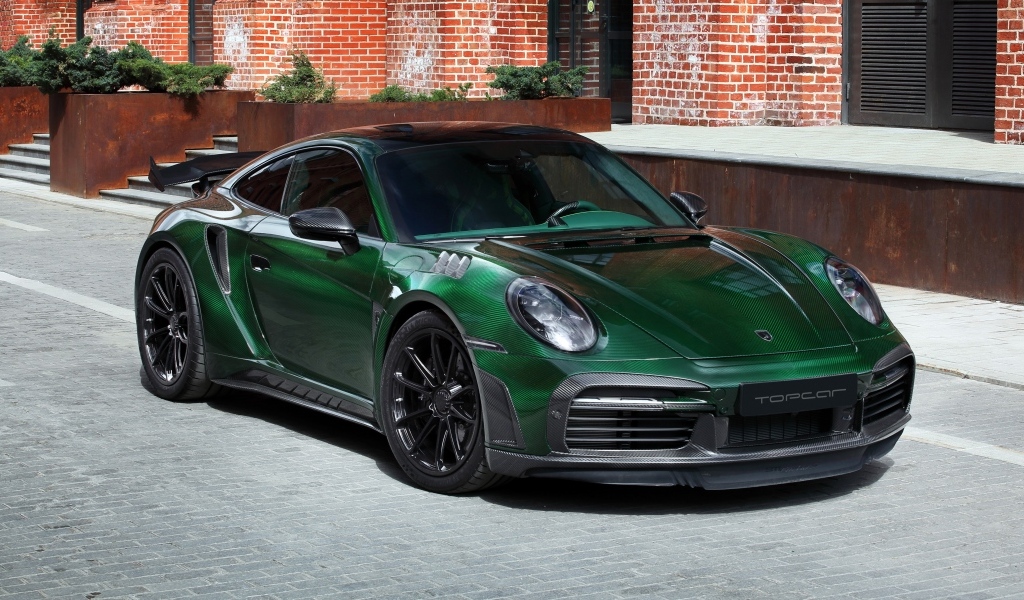 Зеленый автомобиль Porsche 911 Turbo S Stinger GTR Carbon