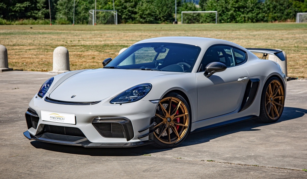Стильный автомобиль Porsche 718 Cayman GT4