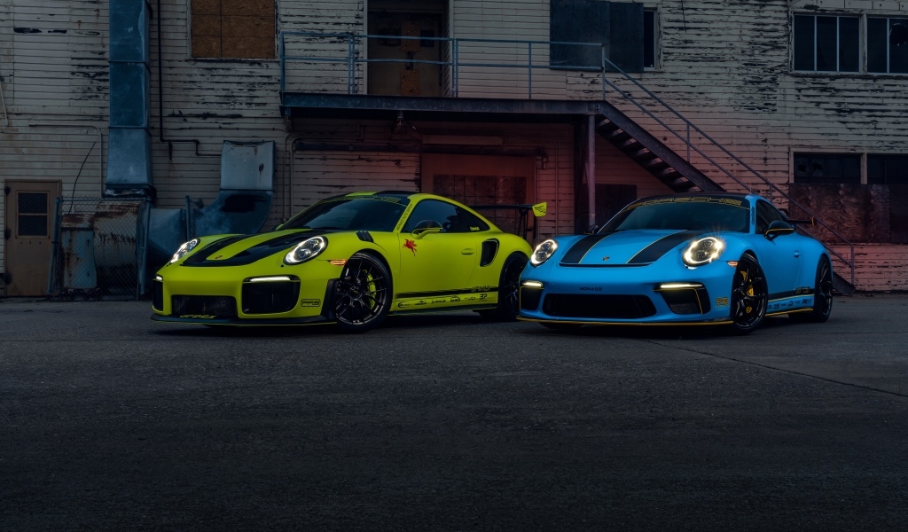 Два спортивных автомобиля Porsche 911 GT2 RS & GT3 RS