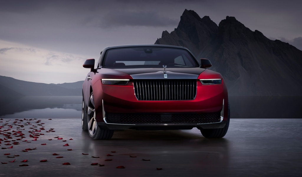 Вид спереди на автомобиль Rolls-Royce La Rose Noire Droptail 2023 года
