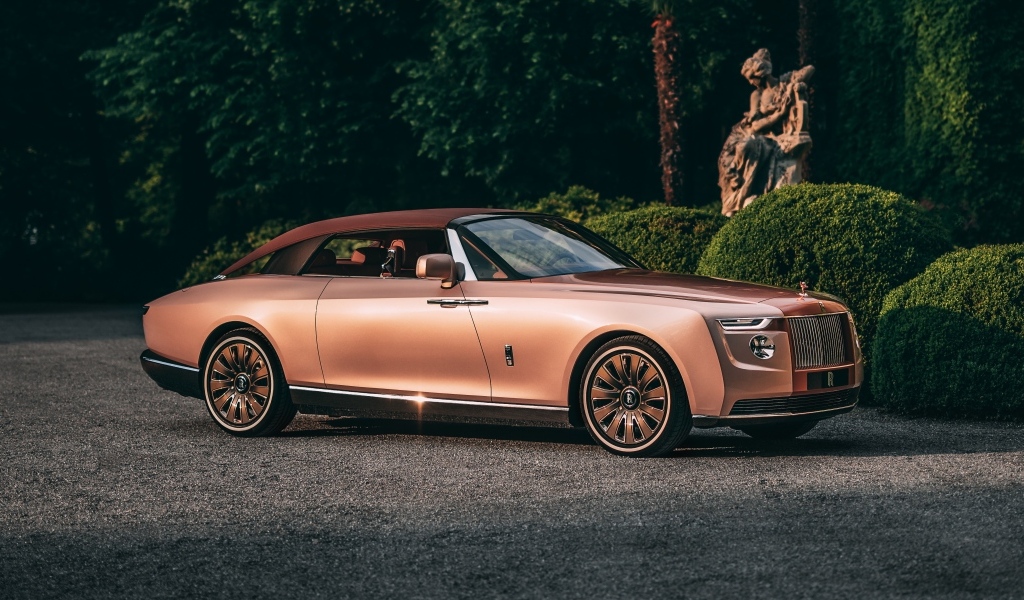 Автомобиль Rolls-Royce Boat Tail 2022