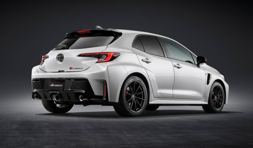 Автомобиль Toyota GR Corolla RZ 2022 года вид сзади