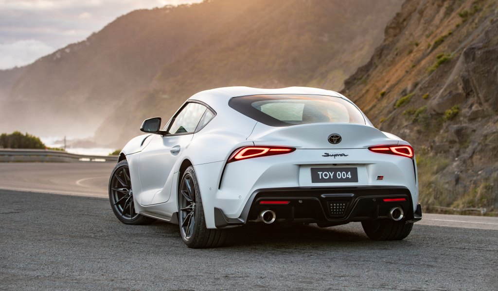 Автомобиль Toyota GR Supra GTS MT вид сзади