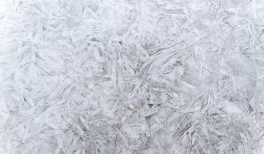 Стена покрашена белой краской для фона