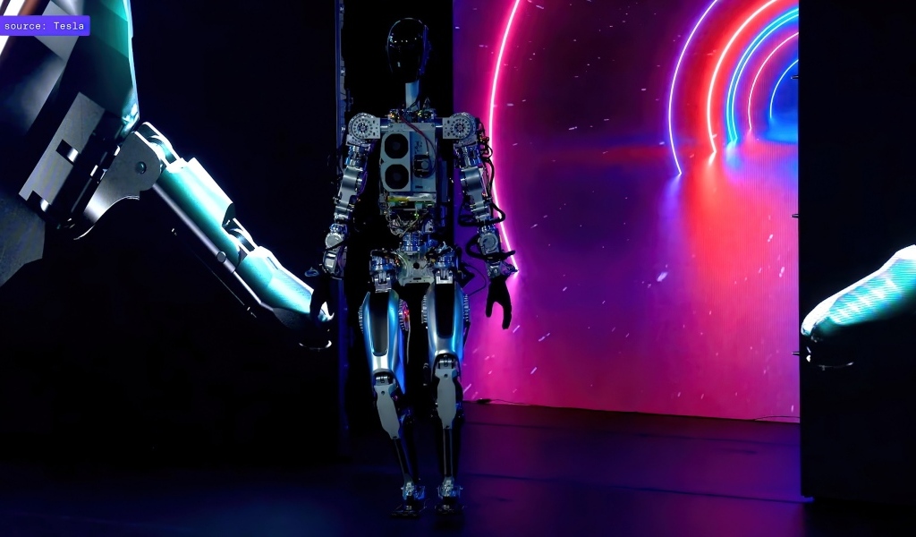 Робот Tesla Optimus на  презентации