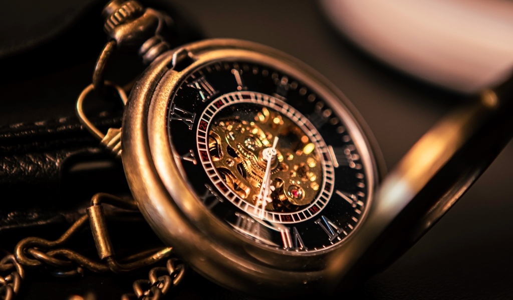 Золотые карманные часы на цепочке 