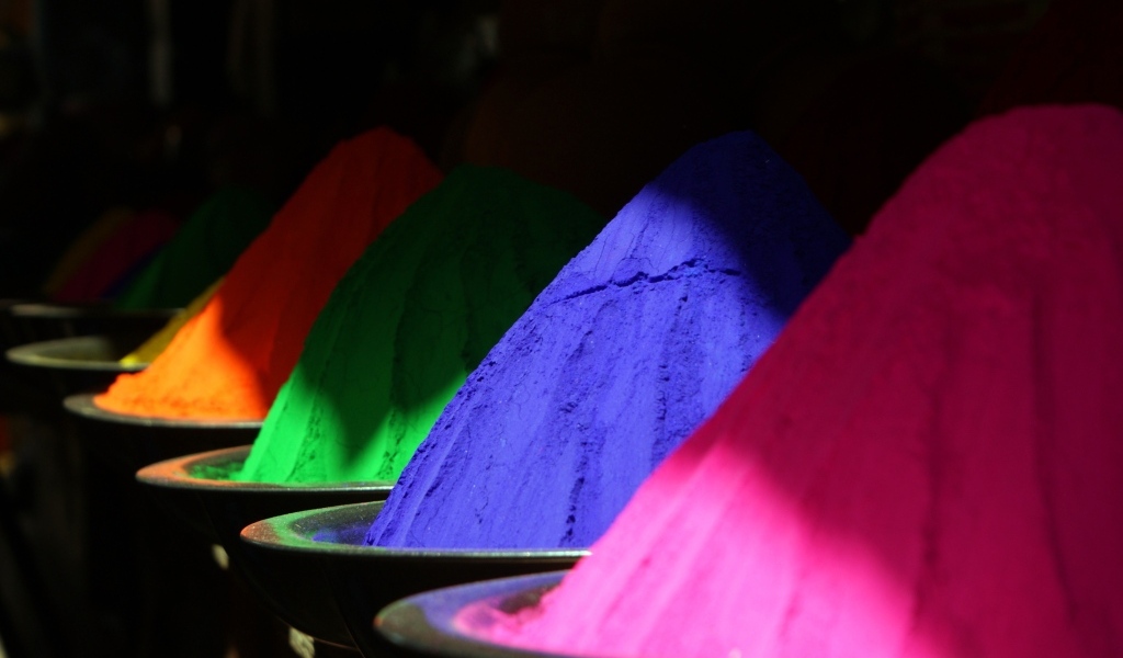 Много разноцветной порошковой краски