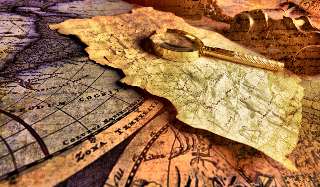Лупа и старая карта на столе