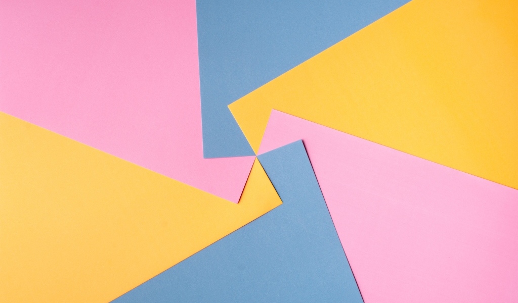 Разноцветные листы бумаги крупным планом