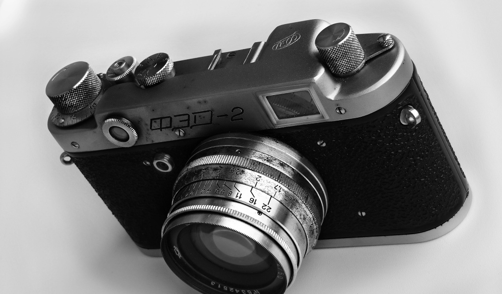 Старый фотоаппарат ФЭД 2