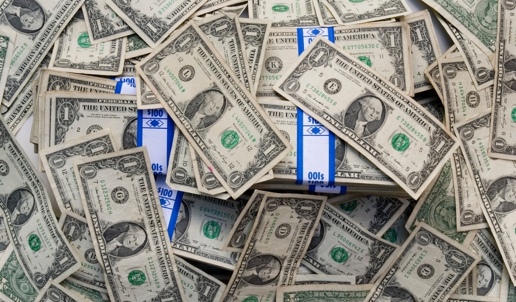 Много купюр в один доллар крупным планом