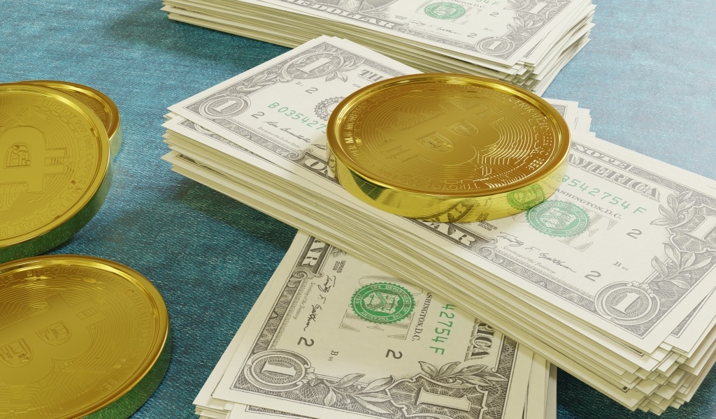 Пачки долларов с монетами биткоин