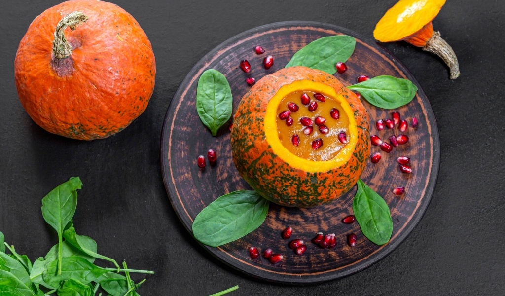 Тыквенная каша с зернами граната и базиликом