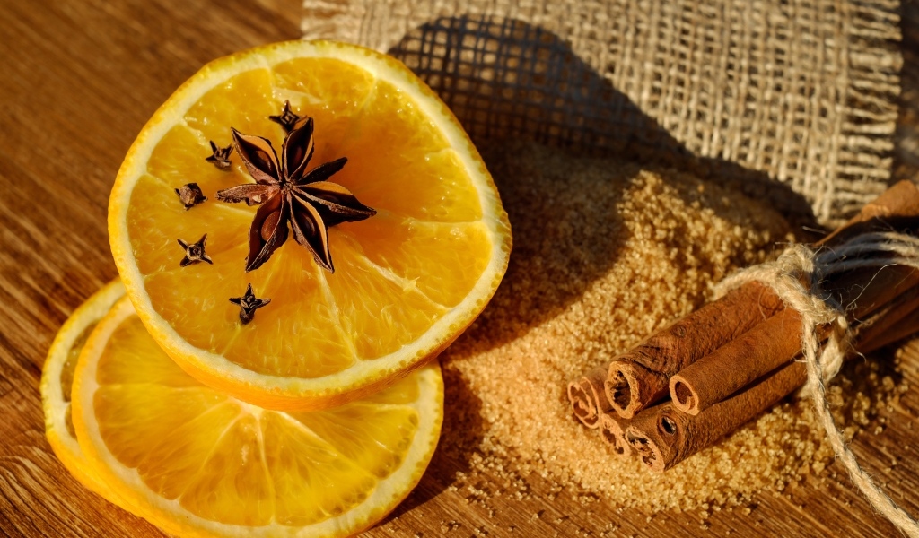 Ароматный апельсин с корицей и сахаром