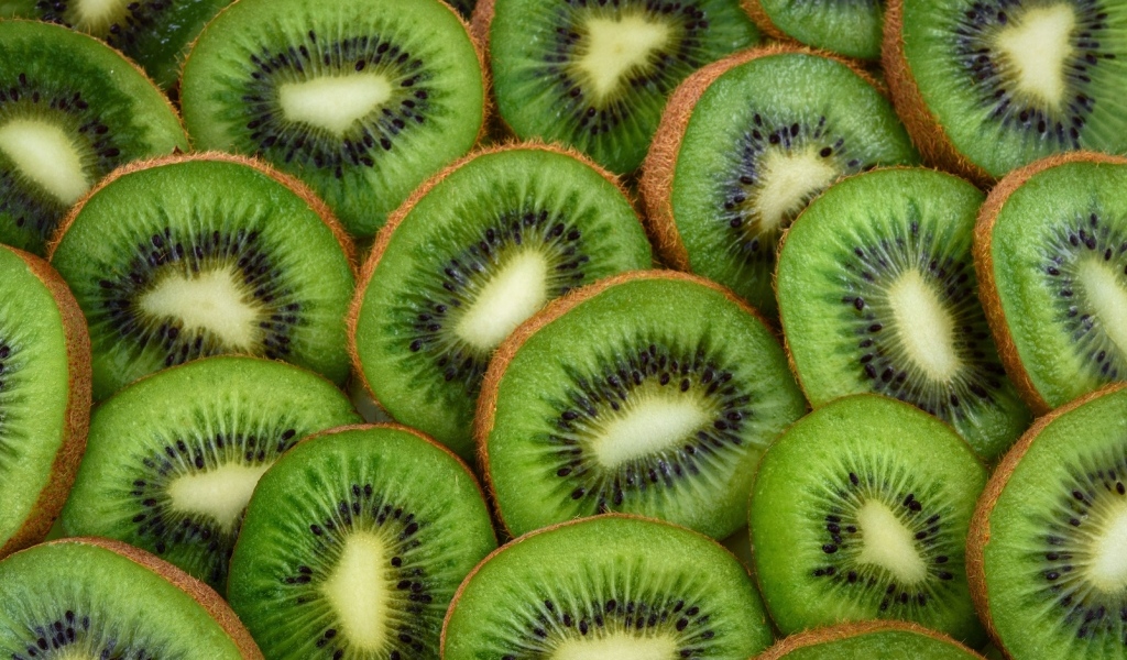 Много кругов нарезанного киви