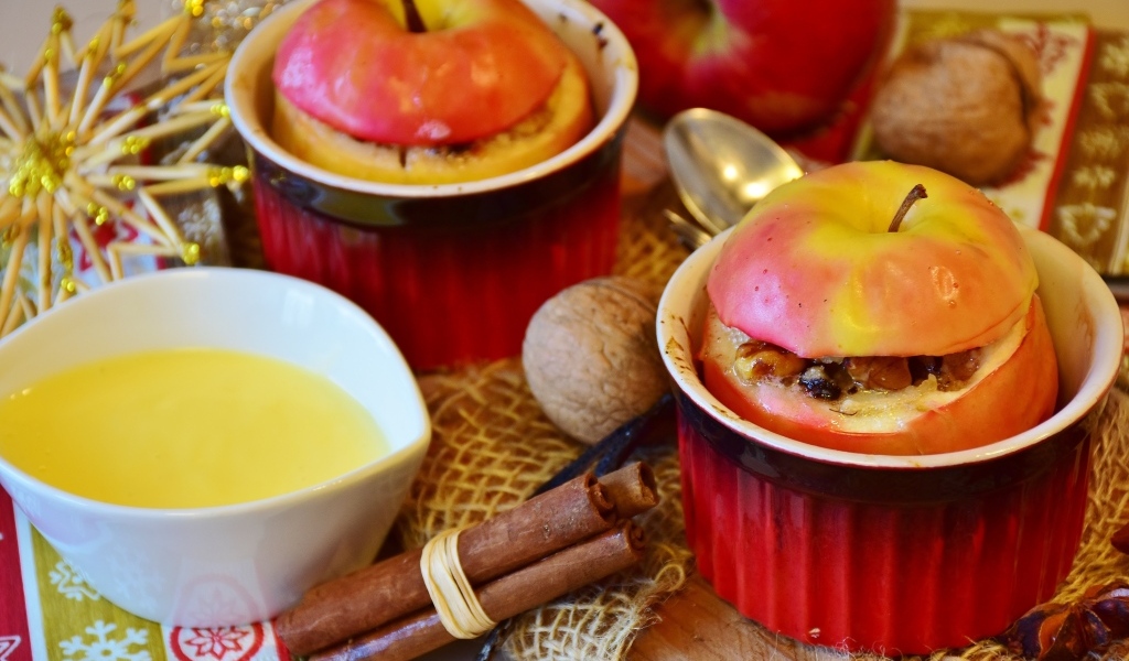 Яблоки запеченные с творогом и орехами