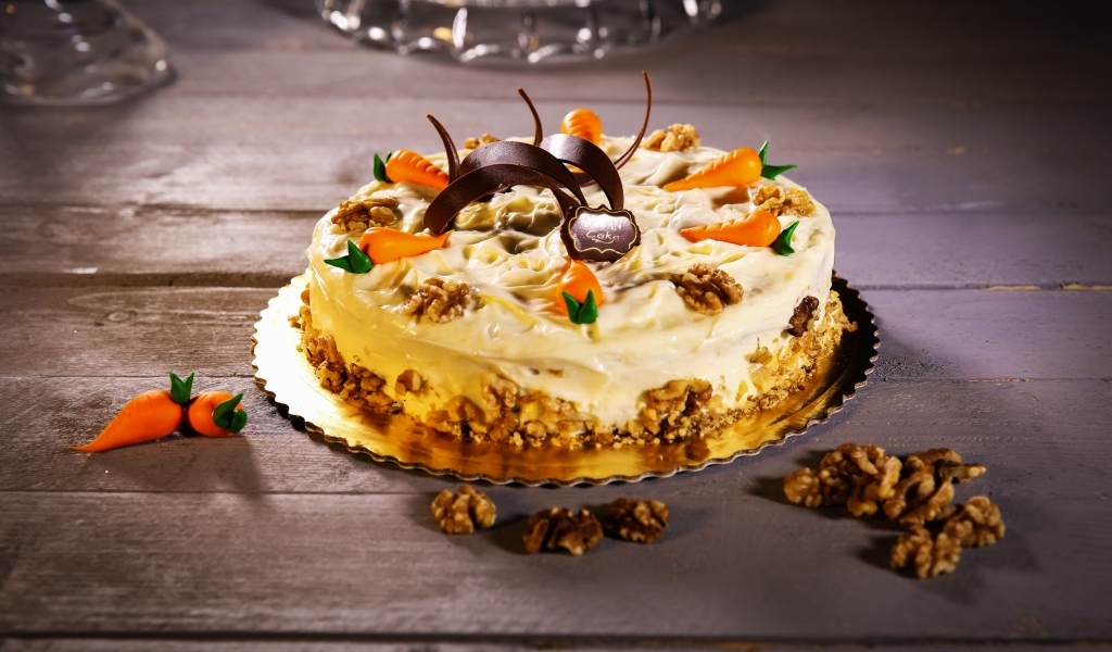 Морковный пирог с грецкими орехами