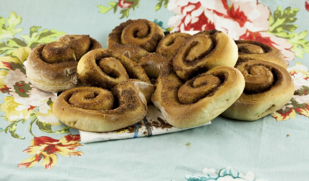 Сладкие рулеты с корицей