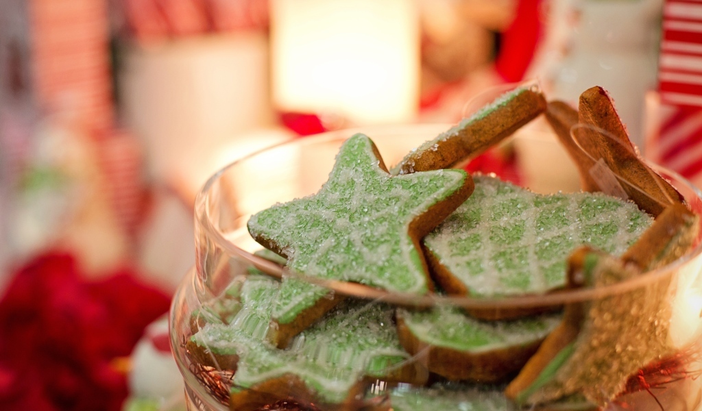 Фигурное печенье с сахарной глазурью на праздник