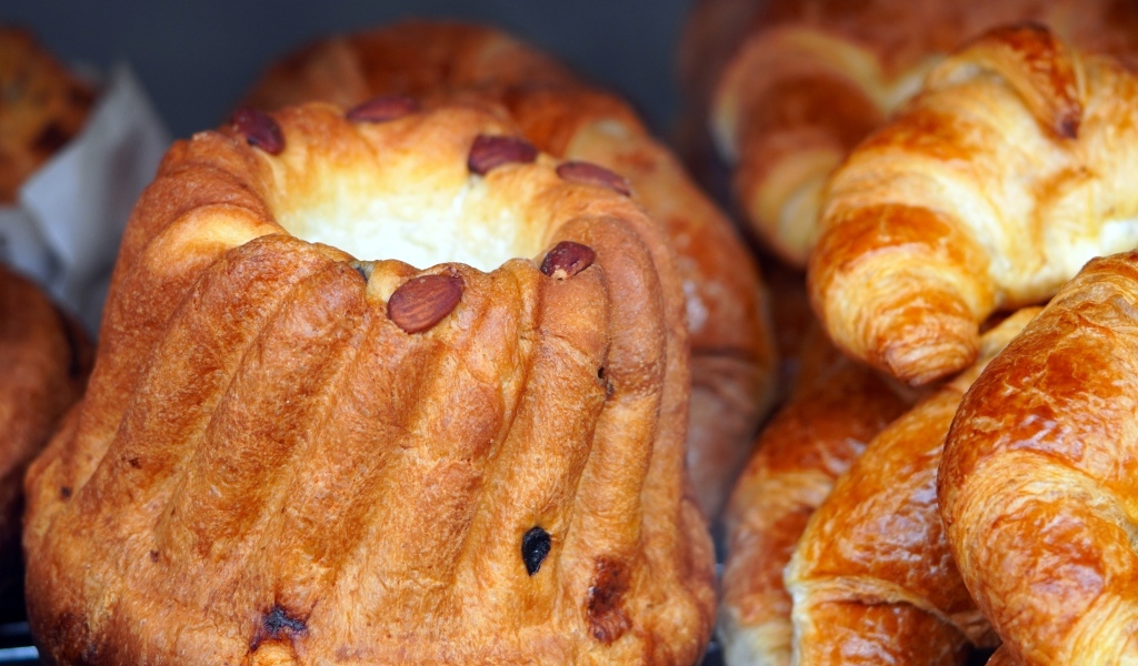 Свежая ароматная сладкая выпечка